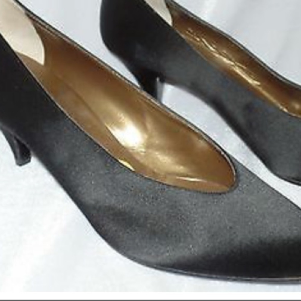 Vintage Yves Saint Laurent Satin heel pumps